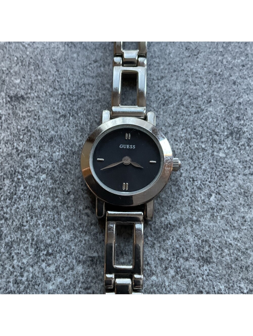 Beautiful Vintage Guess Womens Watch 20mm Silver Tone Case With Black Dial B-P